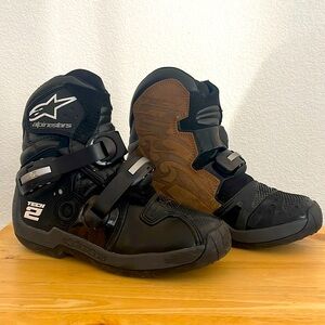 Unisex AlpineStars Tech2 riding boots, size 7 (mens)